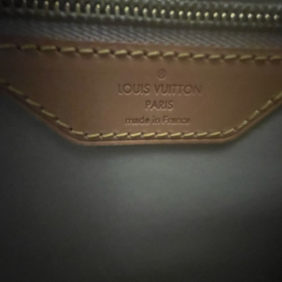 Authentic Louis Vuitton Vernis Brea MM bag. Like new without tags. Beautiful bag - Picture 7 of 13